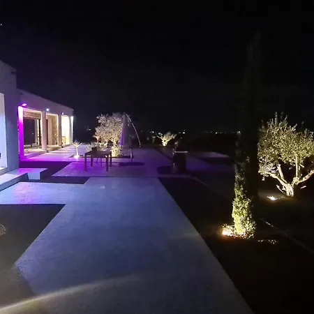 Signature Piscine Jacuzzi Villa *